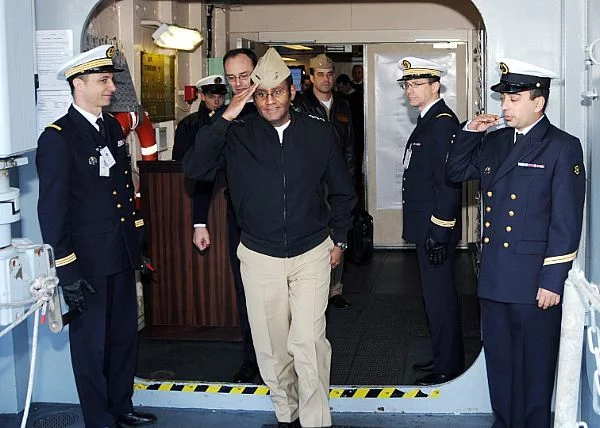 L'amiral Williams quitte le Tonnerre