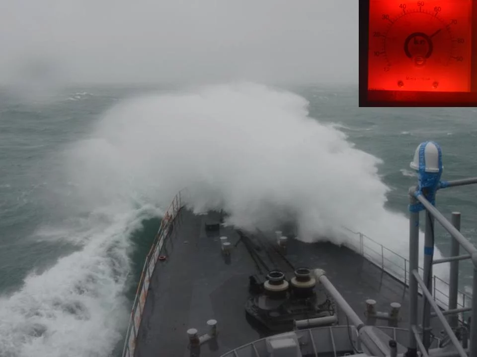 Le « Latouche-Tréville » s’entraîne dans le gros temps