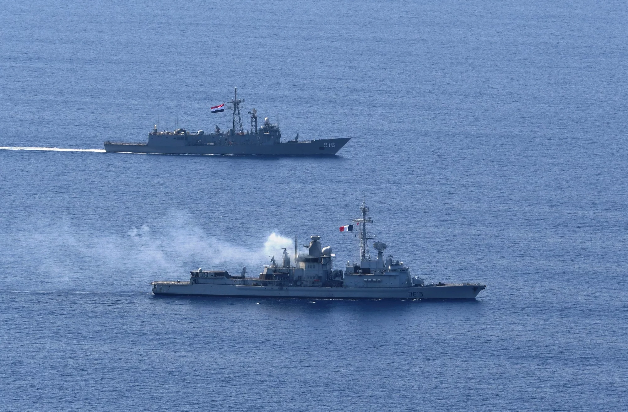 La frégate Jean Bart et la frégate égyptienne Taba