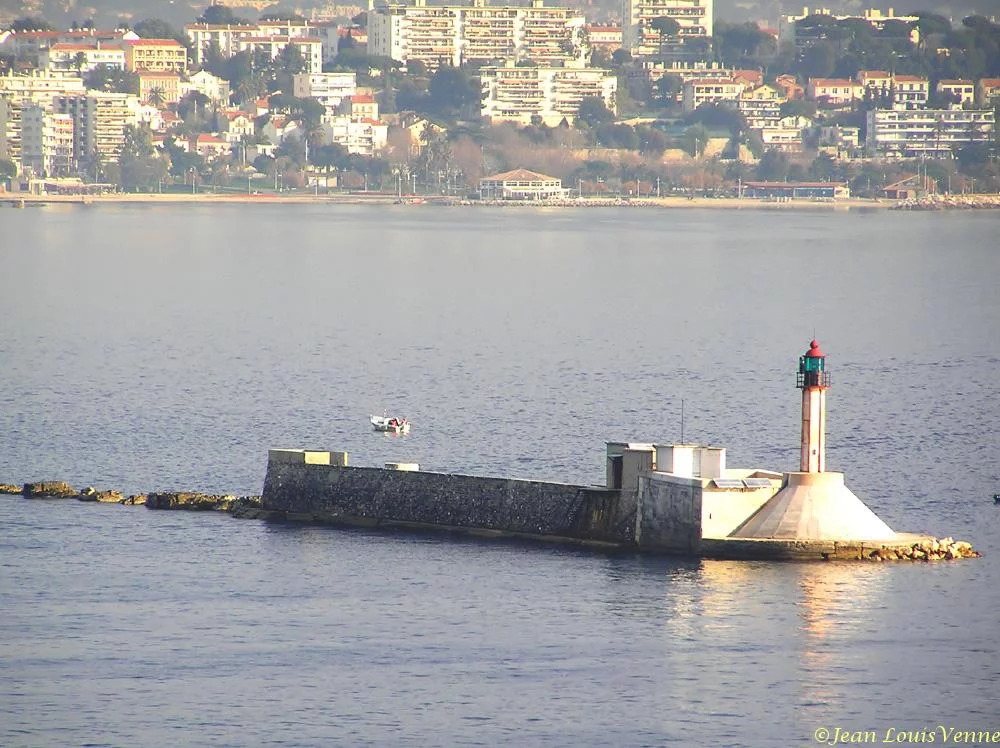 La jetée qui protège la rade de Toulon