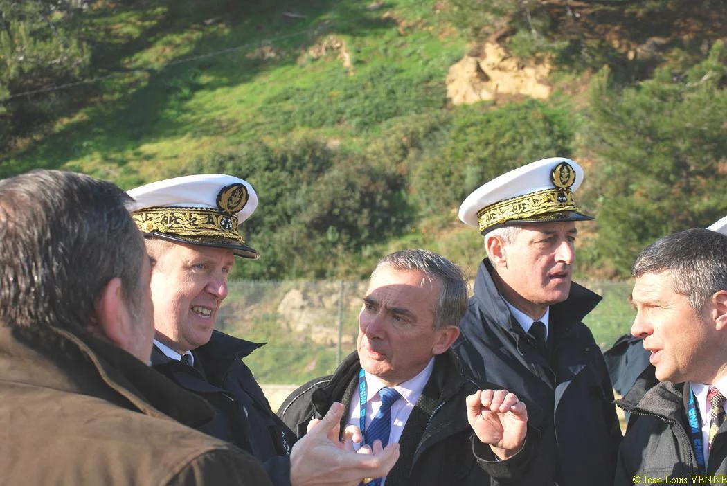 Le CEMM et les invités assistent à un plageage