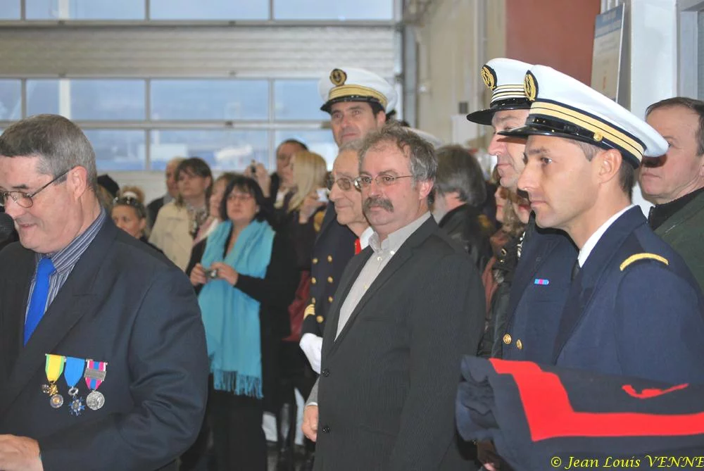 Présentation au fanion des stagiaires du centre PMM de La Seyne sur Mer