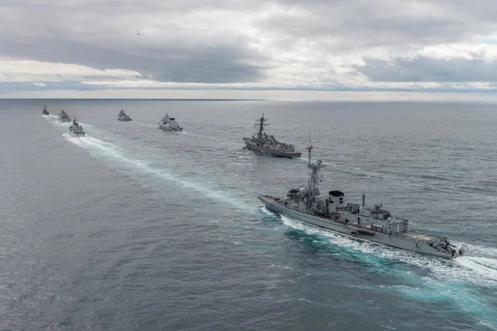 La frégate Latouche-Tréville et les autres participants à l’exercice de lutte anti-sous-marine Dynamic Mongoose 2017