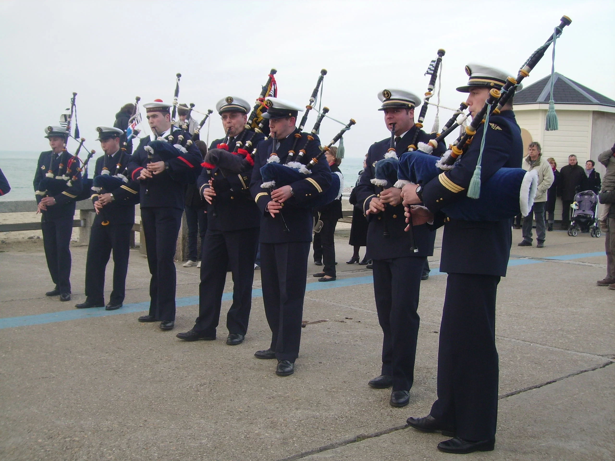 Le bagad de St-Mandrier à Fécamp