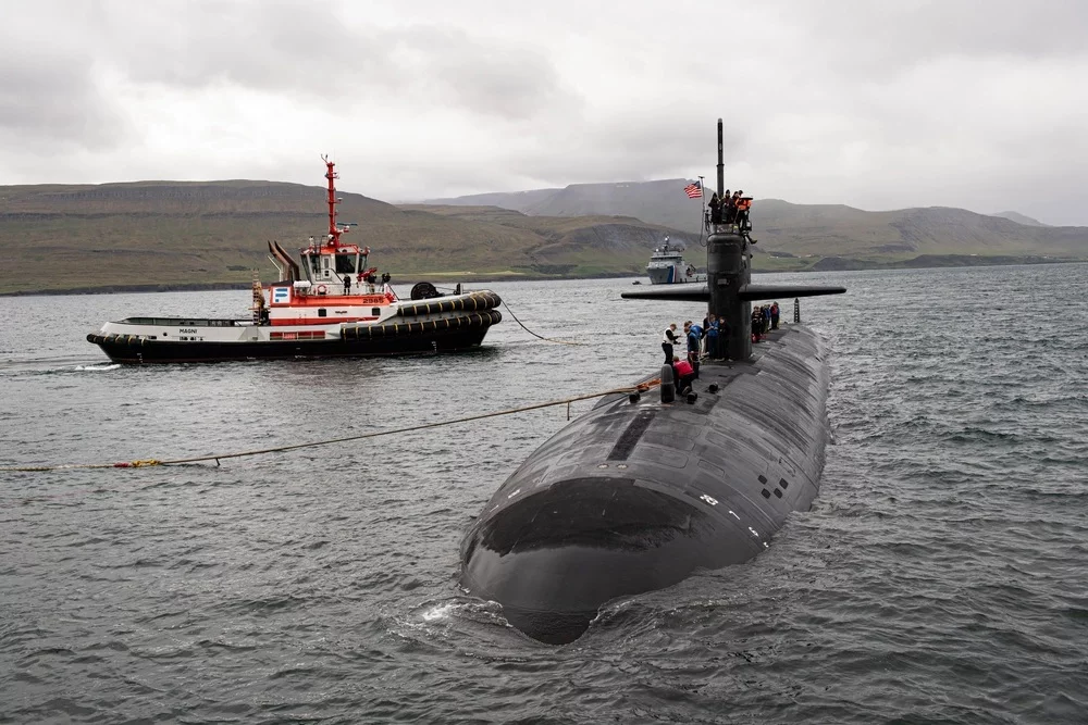 Le sous-marin américain USS Newports News arrive en Islande