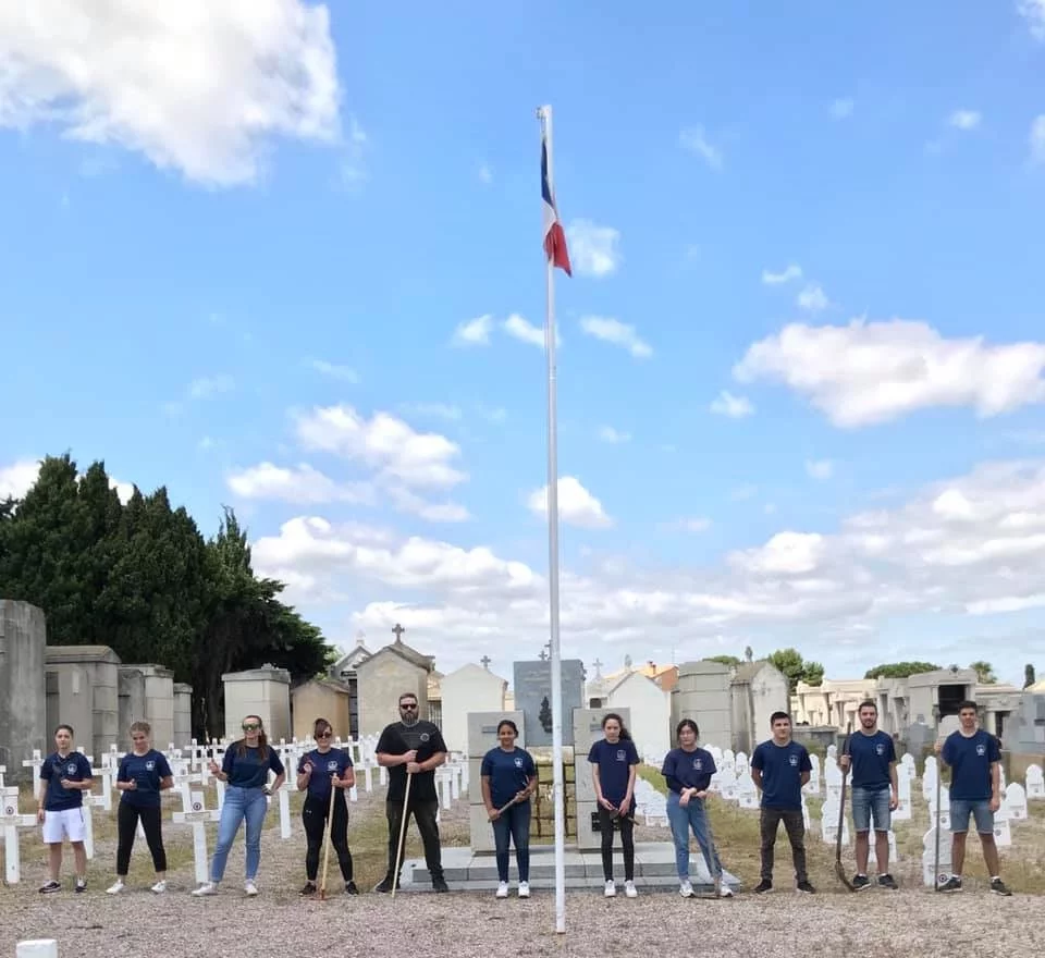 Un des quatre carrés militaires de Perpignan après nettoyage