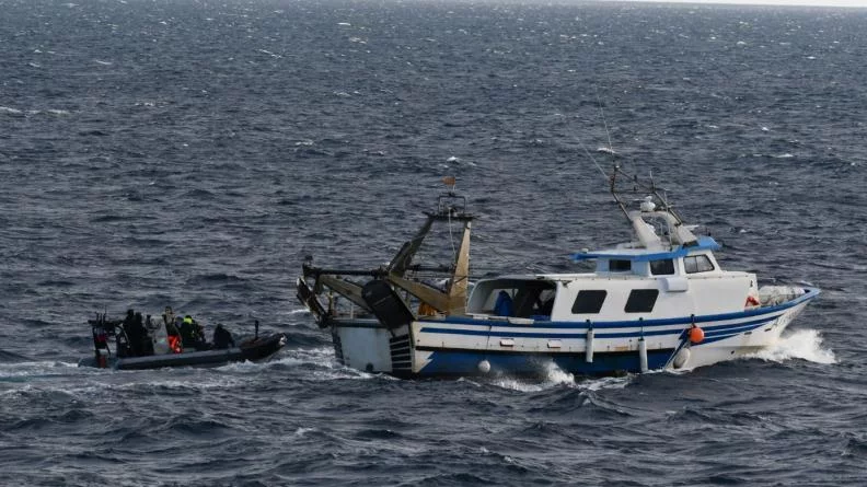 Contrôle d'un bateau de pêche