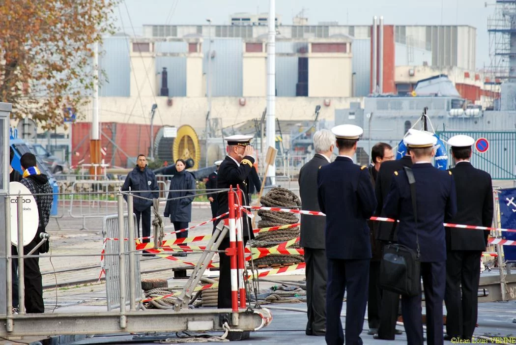 Des visiteurs français attendant sur le quai