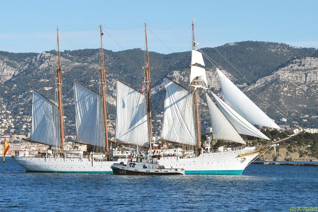 Le voilier-école espagnol Juan Sebastian de Elcano appareille de Toulon