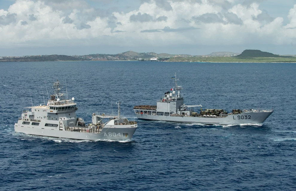 Le Dumont d’Urville et le Pelikaan néerlandais