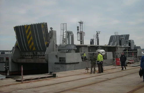 Réception du deuxième catamaran de débarquement