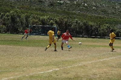 Un des joueurs du NIVOSE passant le ballon Ã  un de ses coéquipiers