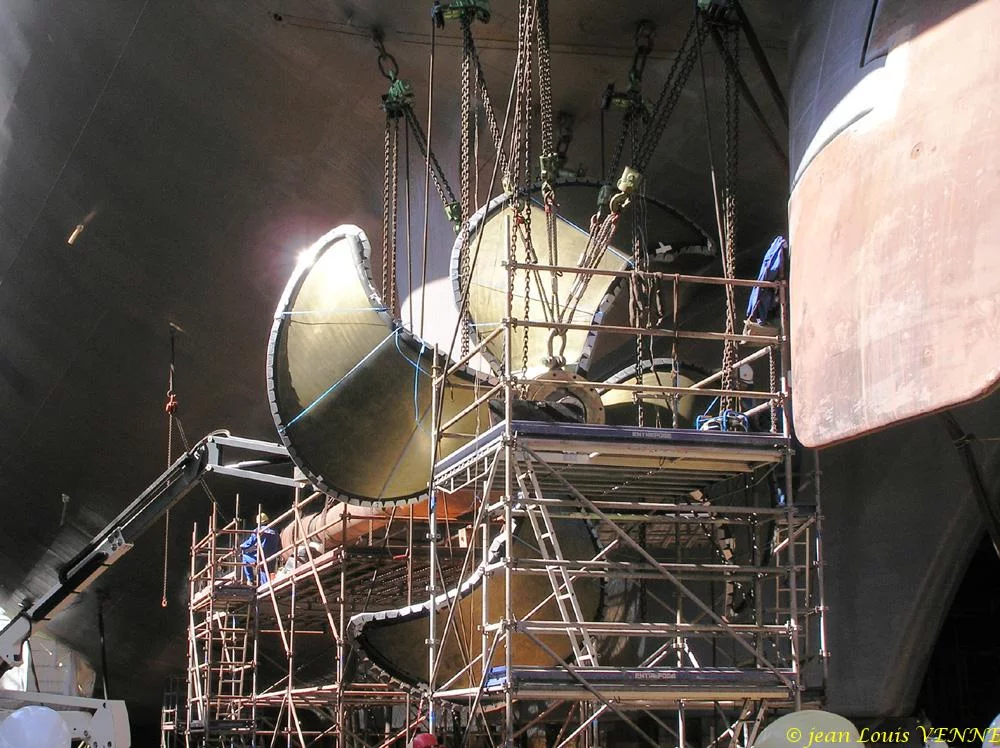 La première hélice du porte-avions