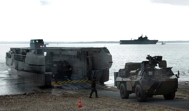 Des troupes françaises débarquent en Grande-Bretagne pour la première fois depuis 216 ans