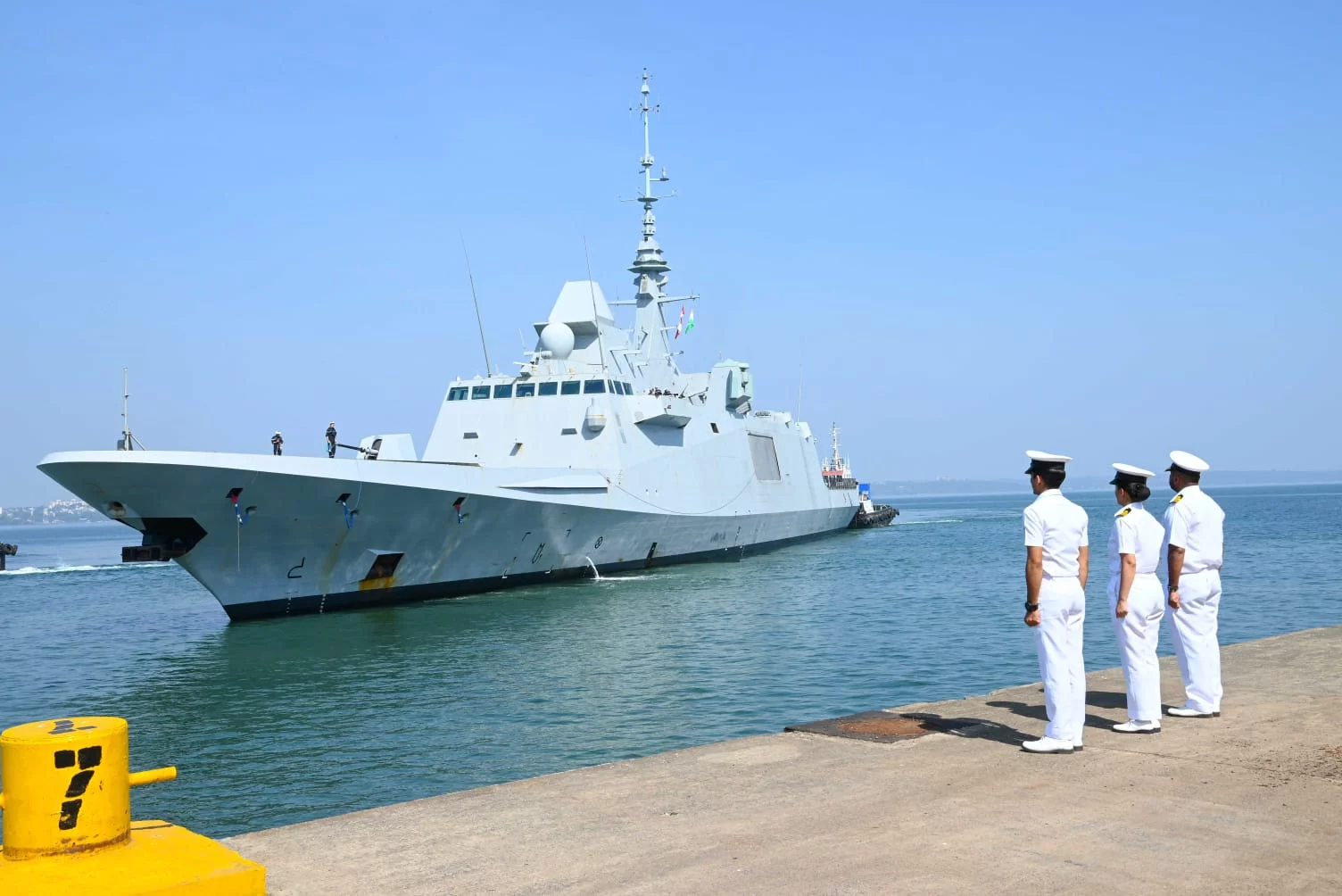 Une frégate de type FREMM arrive à Goa