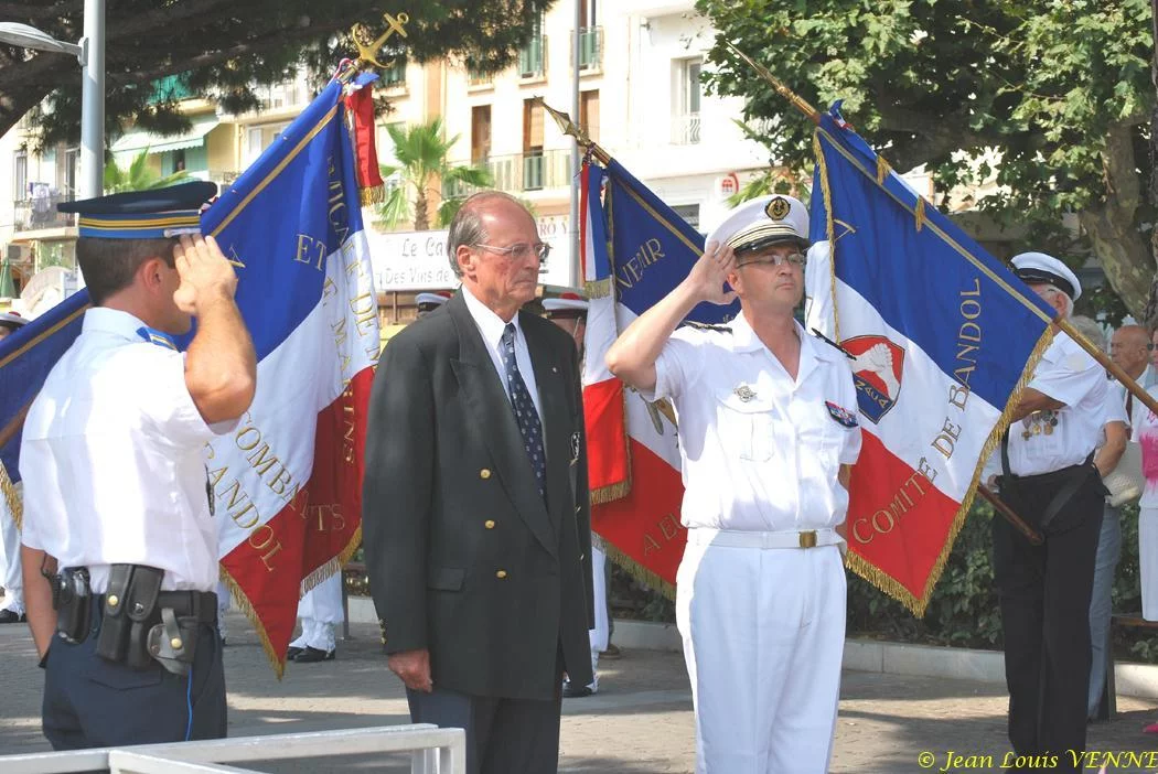 Le commandant du BCR Var et le maire de Bandol
