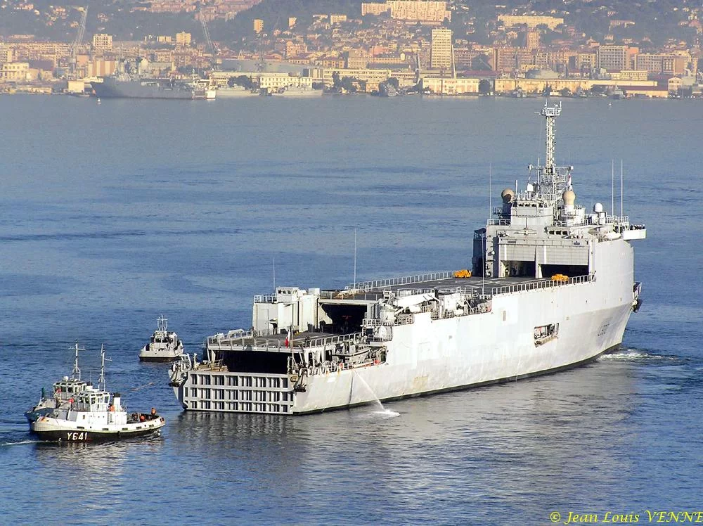 Le Siroco quitte le Lazaret pour Toulon