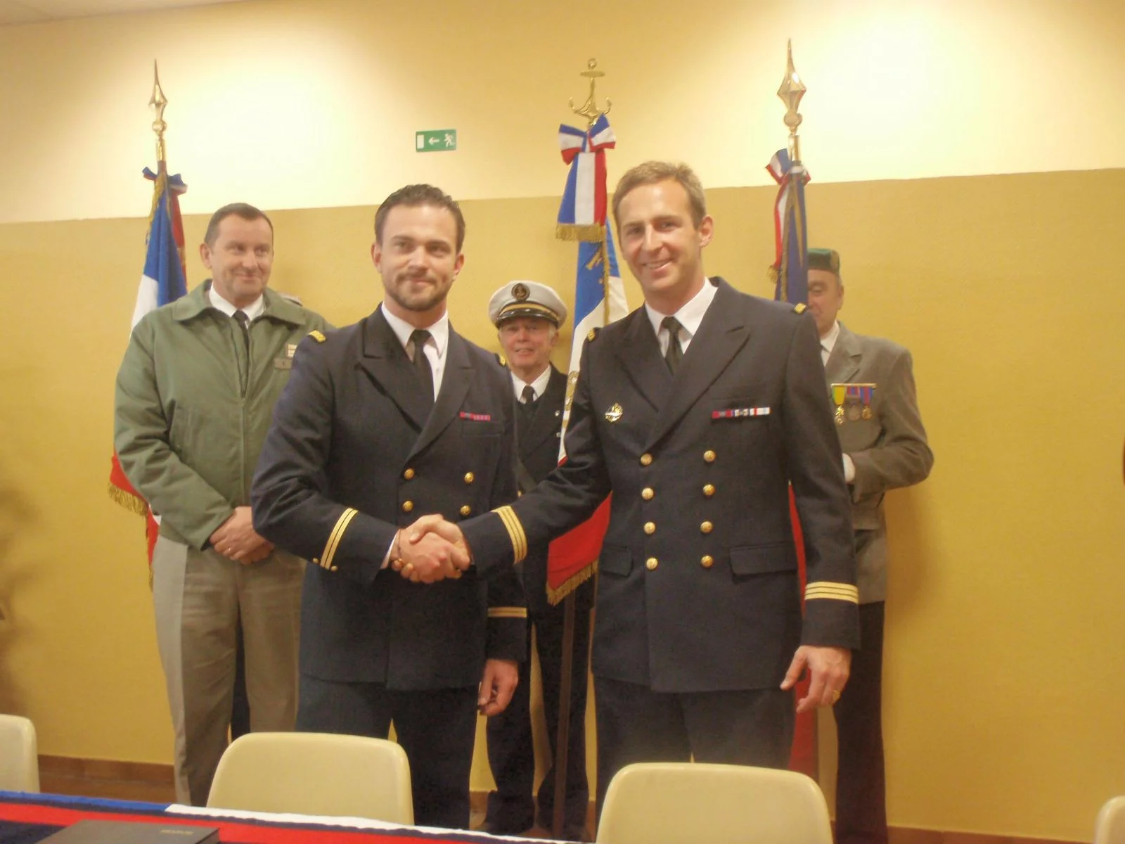 Le LV Chaperon, commandant le BBPD Achéron et l’EV ® Lobjois, chef de centre de la PMM « QM Fort »