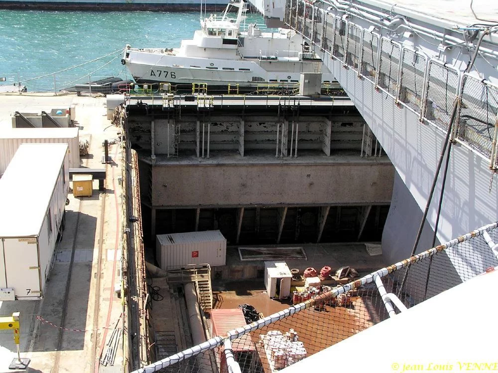 L'avant de la cale sèche