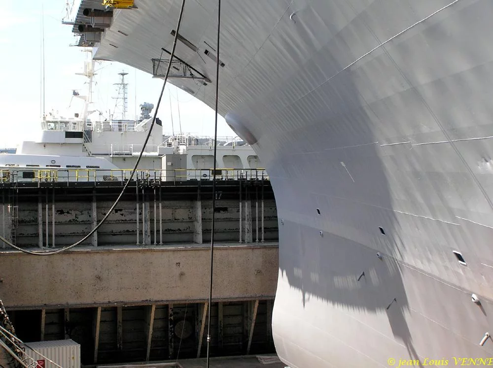 La coque du Charles de Gaulle