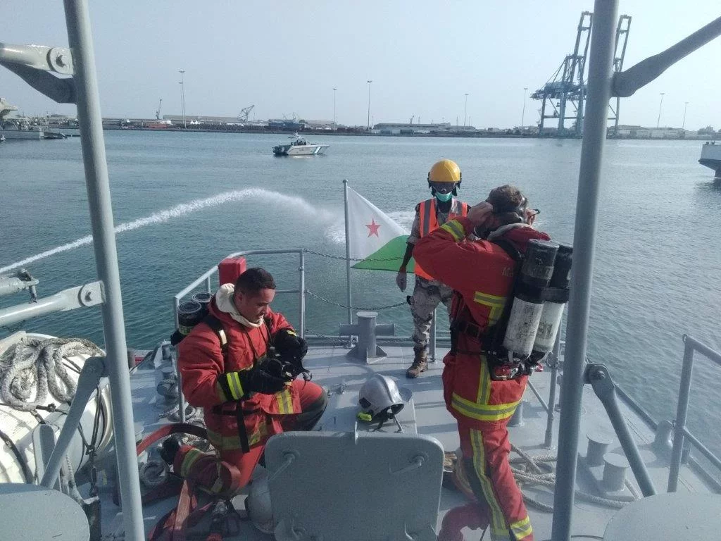Les marins-pompiers de la base navale de Djibouti forment les garde-côtes djiboutiens