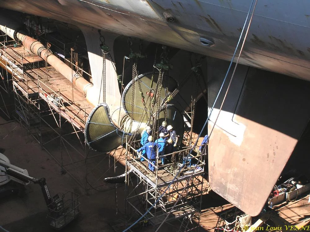 La seconde hélice du porte-avions