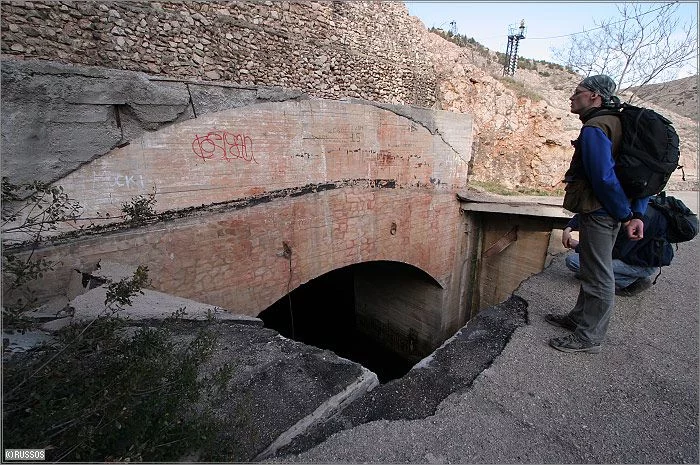 Partie effondrée du toit de l'entrée