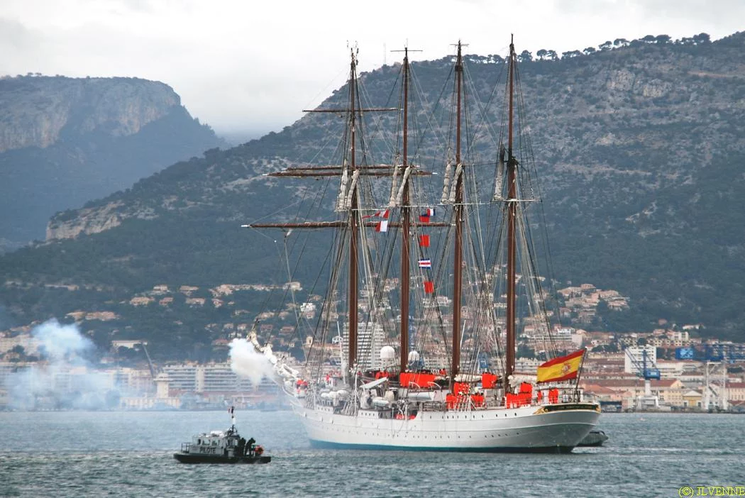 Arrivée du voilier-école espagnol Juan Sebastian de Elcano à Toulon