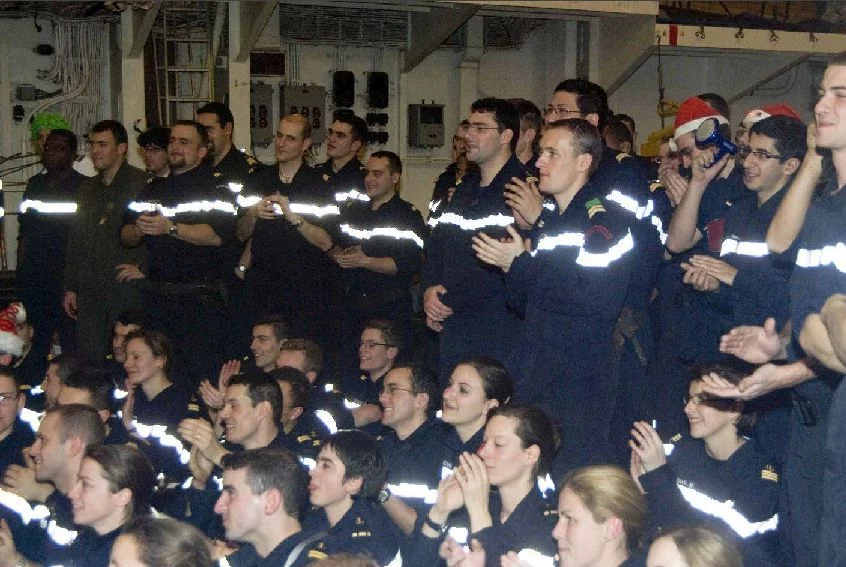 Dans le hangar de la Jeanne d'Arc