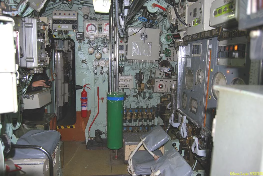 Dans le poste central