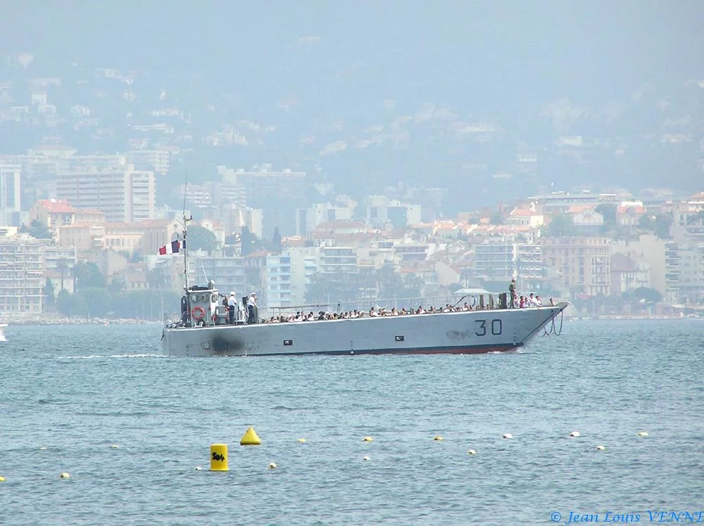 Le CTM arborant la marque de l'amiral