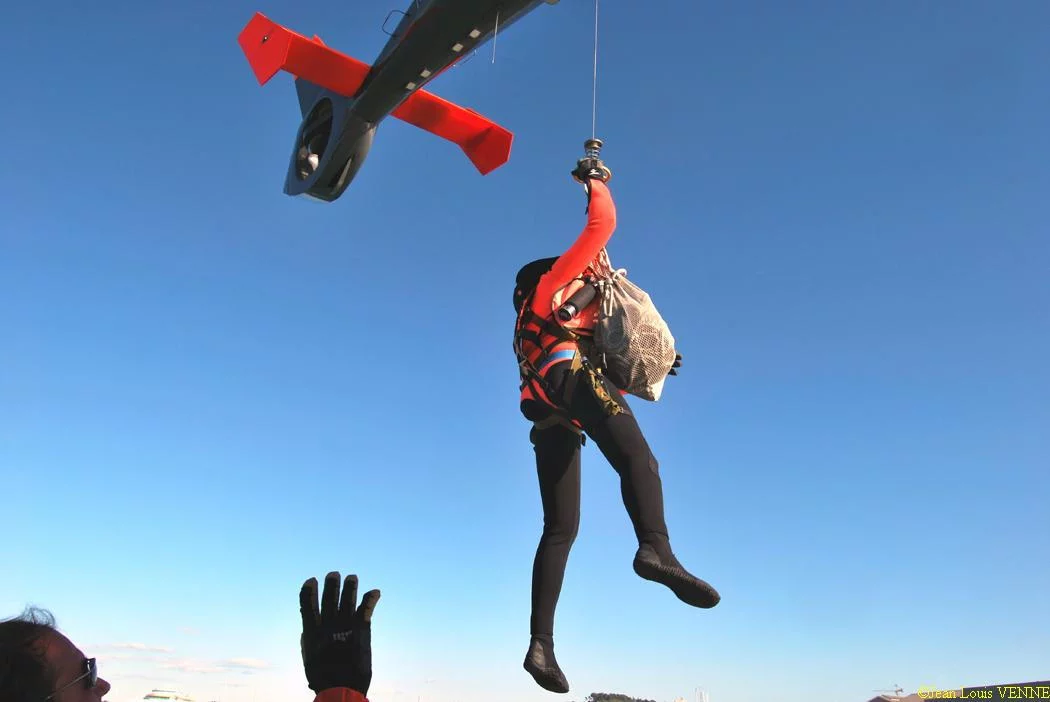 Le plongeur de l'hélicoptère