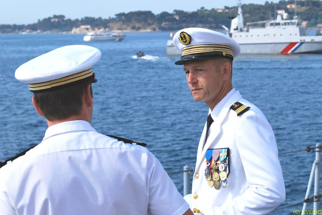 Le nouveau commandant, le capitaine de corvette Laurent Sergheraert