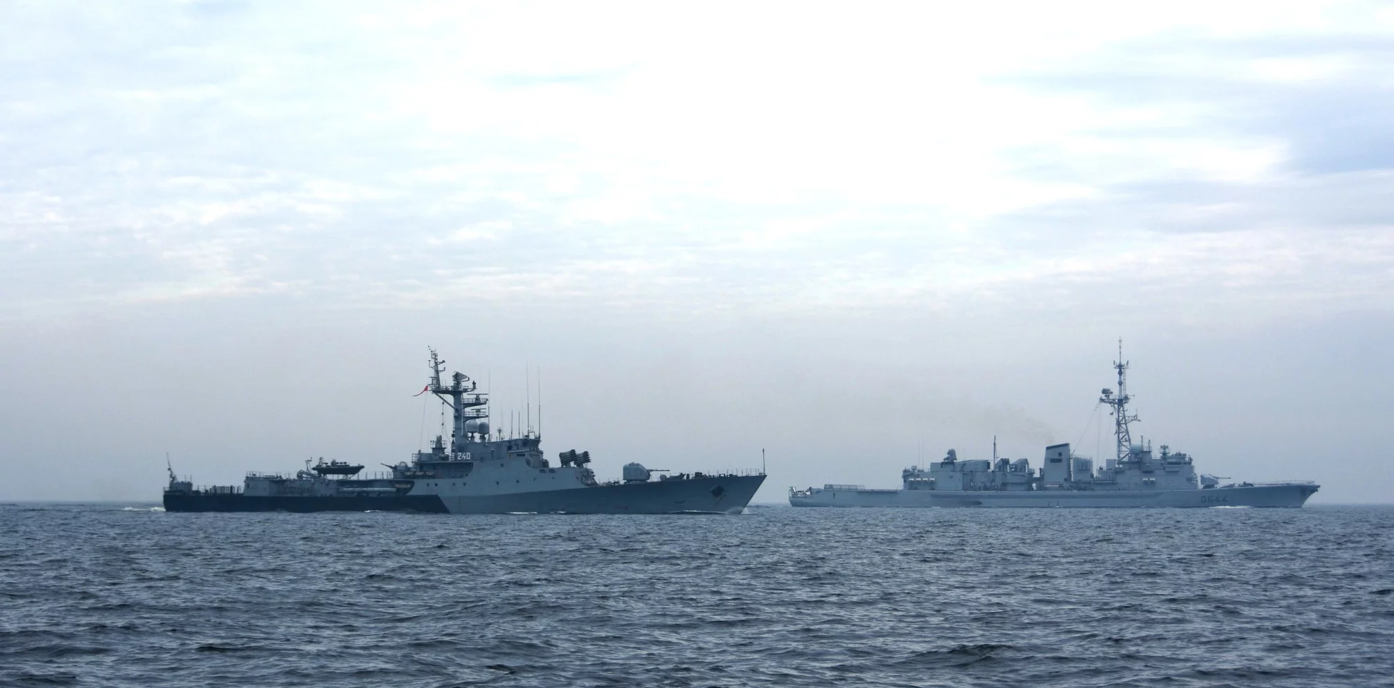 La frégate Primauguet et la corvette polonaise Kaszub