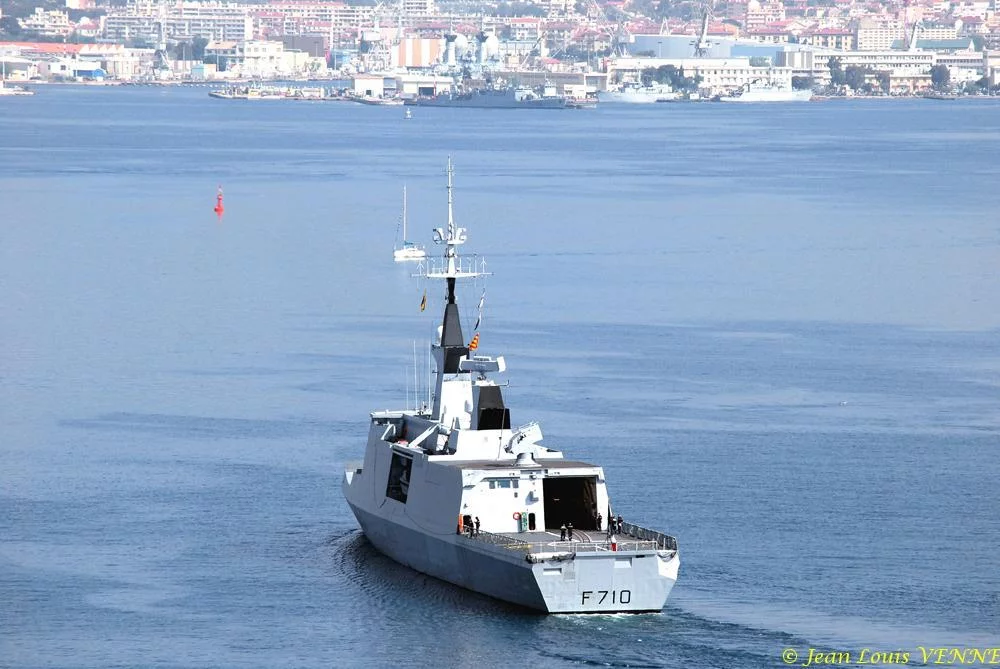 la frégate Lafayette effectue des boucles magnétiques