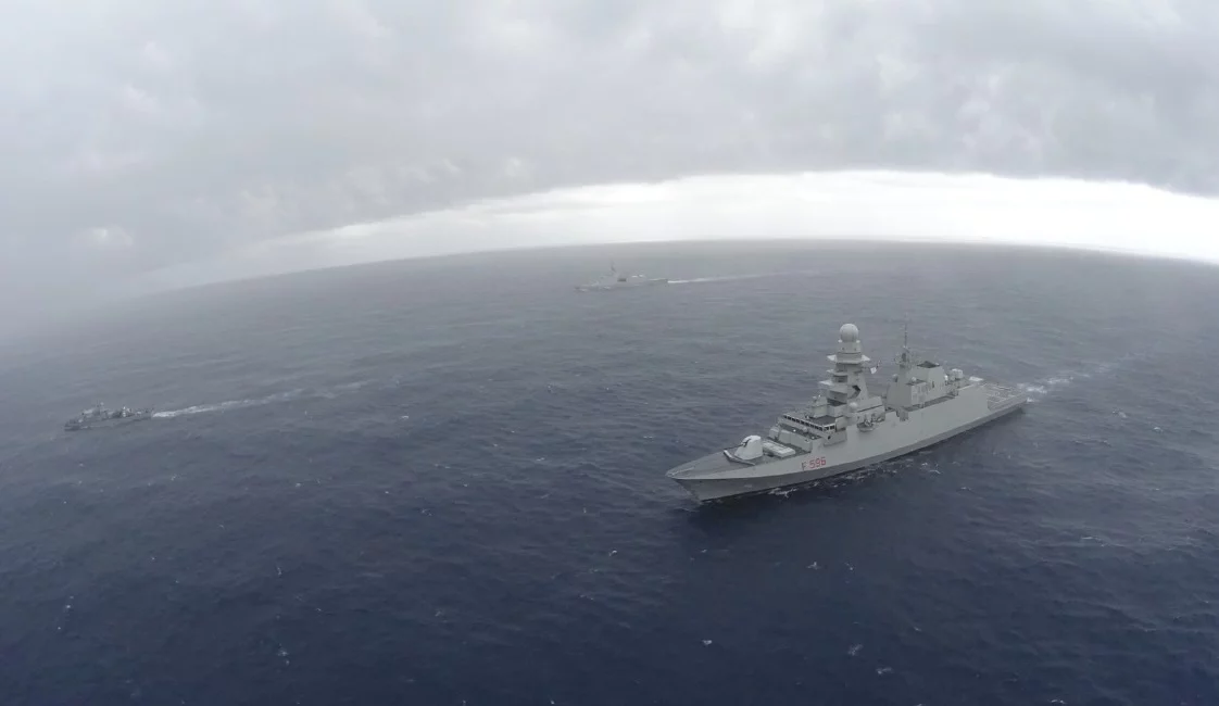 La frégate Surcouf, la frégate multi-missions italienne Martinengo et le patrouilleur chypriote Commodore Andreas Ionnades