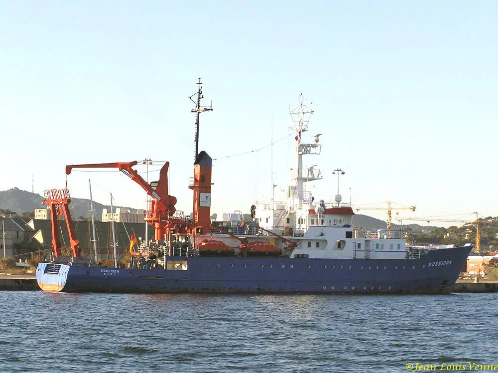 Un mÃ¢t de destroyer britannique Ã  la Seyne-sur-Mer