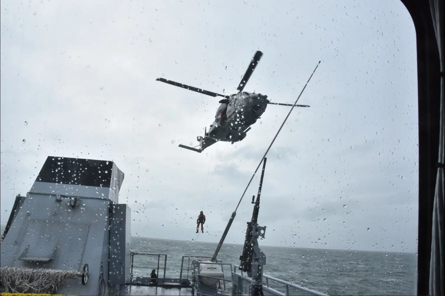 Exercice d’évacuation sanitaire avec un hélicoptère Caïman