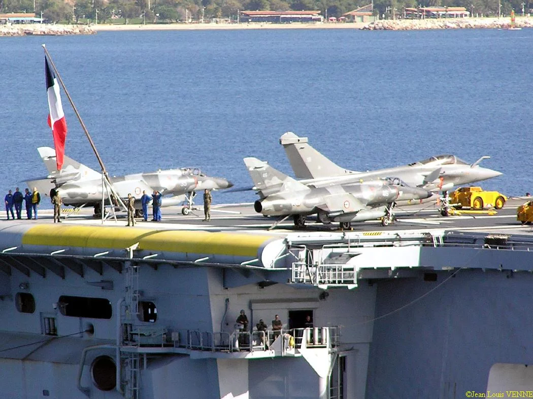 Le Charles de Gaulle prend la mer