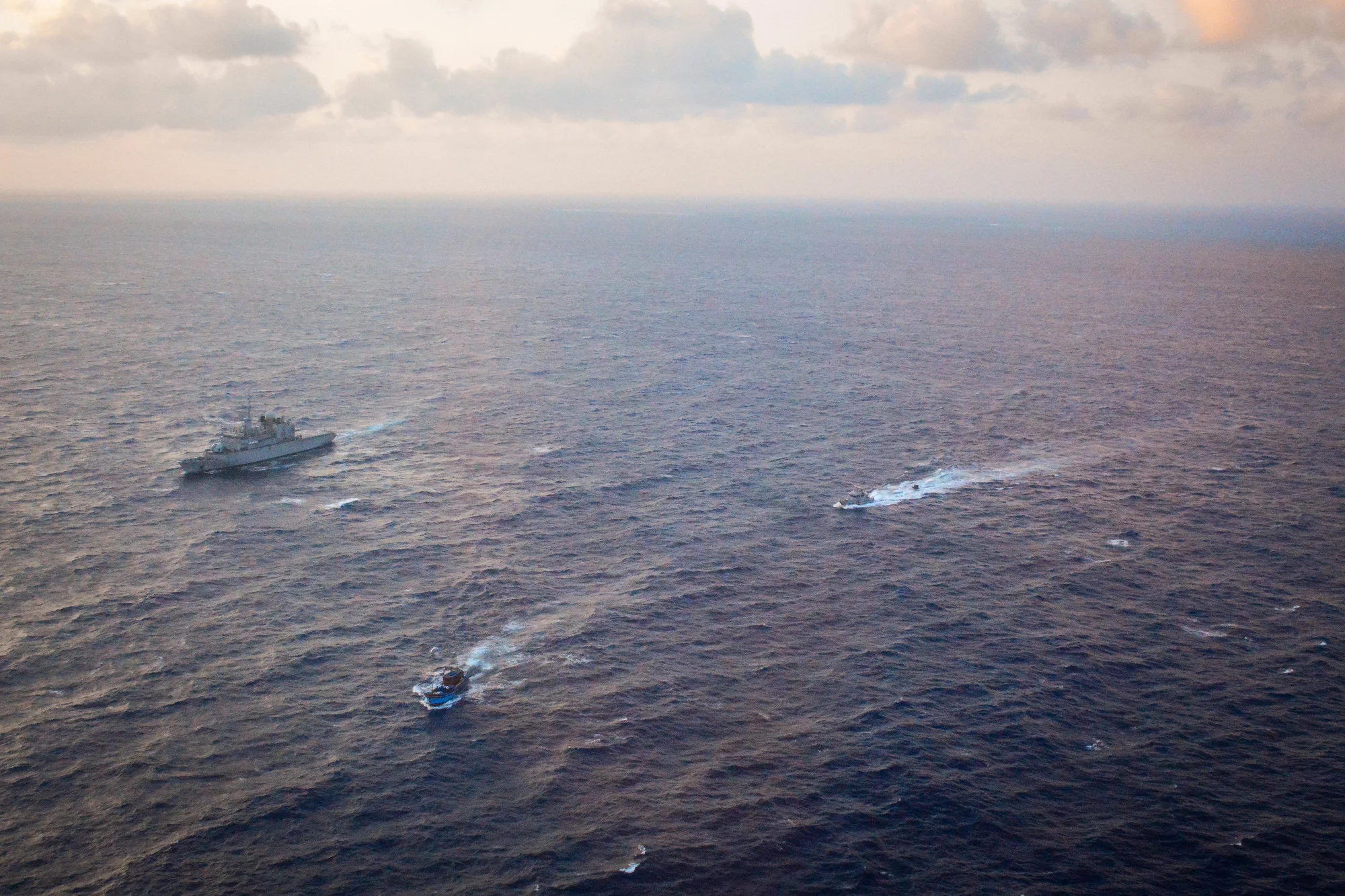 La frégate Vendémiaire a intercepté 2 « blue boats » vietnamiens en Nouvelle-Calédonie