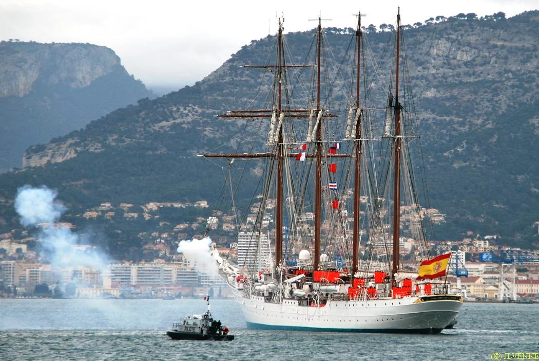 Arrivée du voilier-école espagnol Juan Sebastian de Elcano à Toulon