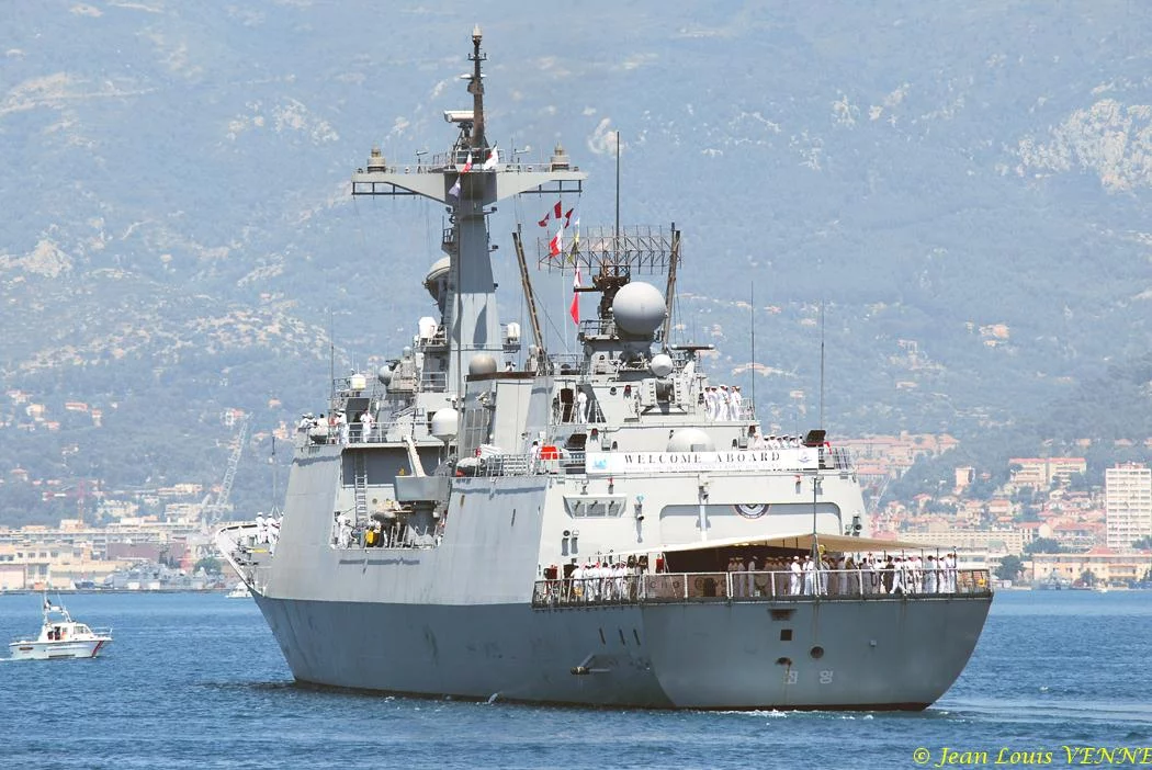 Arrivée à Toulon du destroyer Choi Young