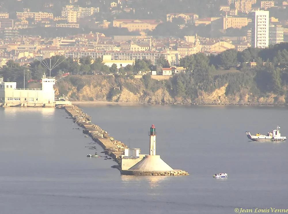 La jetée qui protège la rade de Toulon