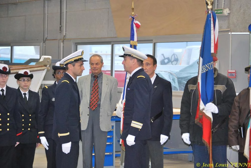 Présentation au fanion des stagiaires du centre PMM de La Seyne sur Mer
