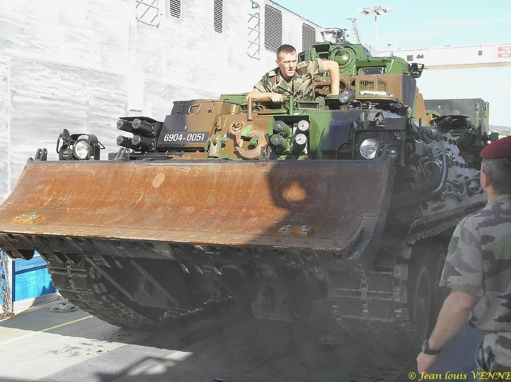 L'Engin Blindé du Génie embarque sur le L-CAT