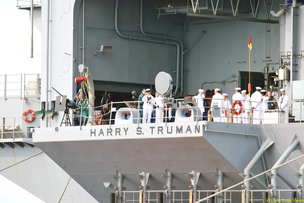 Le porte-avions USS Harry Truman