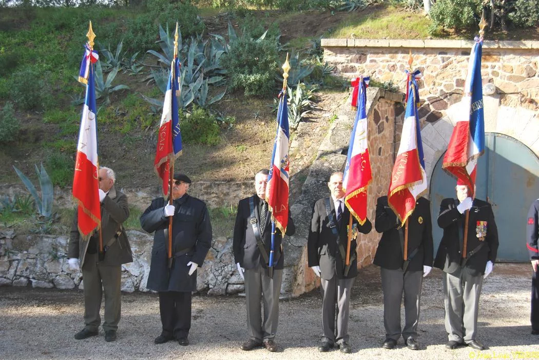 Les drapeaux des associations patriotiques