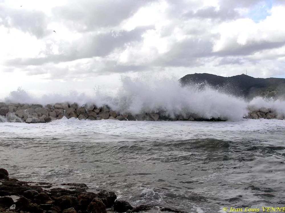 Mer agitée sur la plage de St-Elme