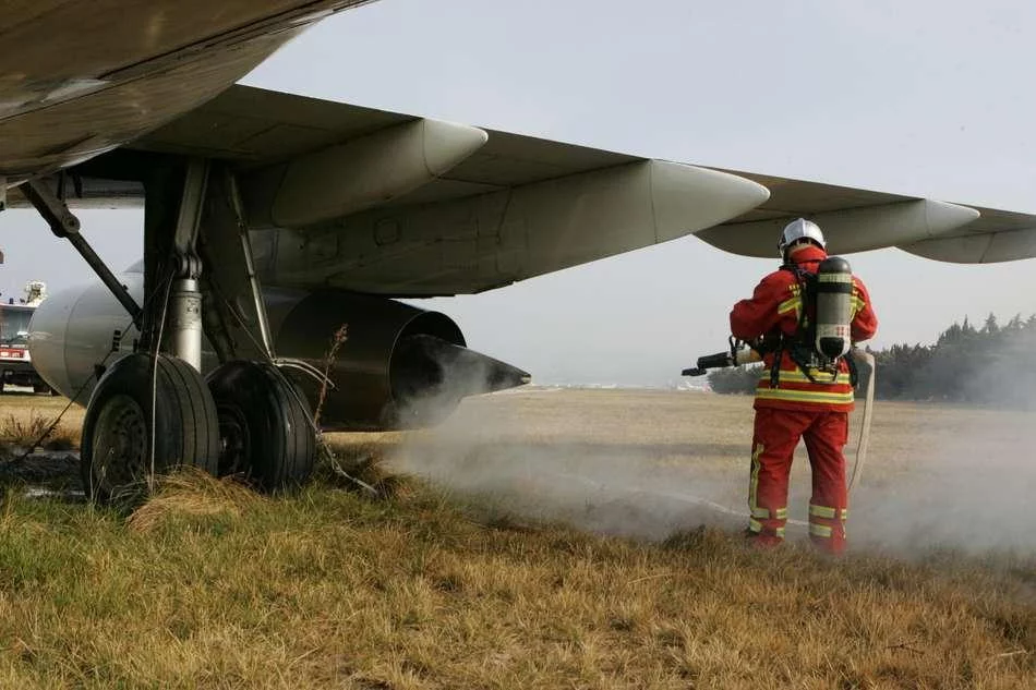 Entraînement sur l’aéroport de Marignane pour les marins pompiers de Marseille