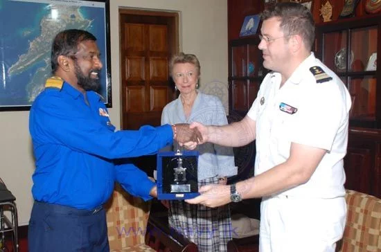 Première escale d’un bâtiment de la marine nationale dans le port de Trincomalee